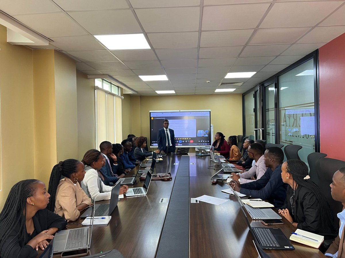 law_innovation_'s tweet photo. Bella & Isaya shared insights on thriving in a corporate environment, emphasizing etiquette, communication & accountability. They highlighted the impact of professionalism in appearance & behavior, stressing that career growth depends on both soft skills & expertise. #JCTP https://t.co/xgQ5jCWcoi