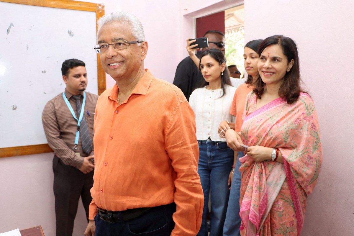 channelafrica1's tweet photo. Mauritius' former Prime Minister, Pravind Jugnauth, has been released on bail following his arrest on charges of money laundering on Sunday. @jlmootoosamy, Mauritian Journalist &amp; Director @media_expertise, discusses with @LifeWithThami

#AfricaInBusiness https://t.co/ystK9RtcCT