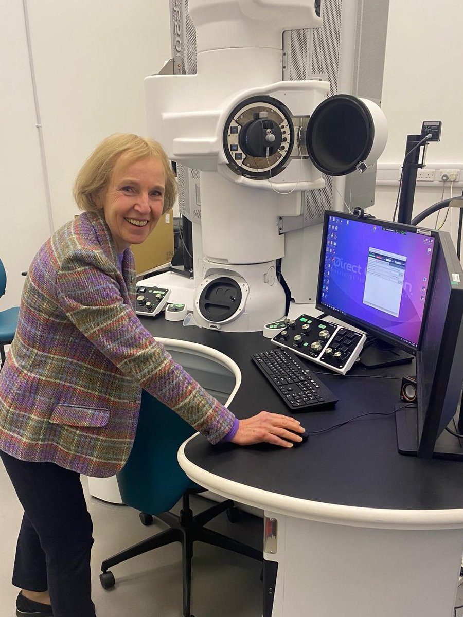mpsusanmurray's tweet photo. I visited @UofGlasgow's Wolfson Wohl Centre last Friday to get a look at some of the incredible research they are doing into cancer and other illnesses. I'm proud to see such innovation and important work happening in our very own Bearsden. https://t.co/hIaiZpnXKb
