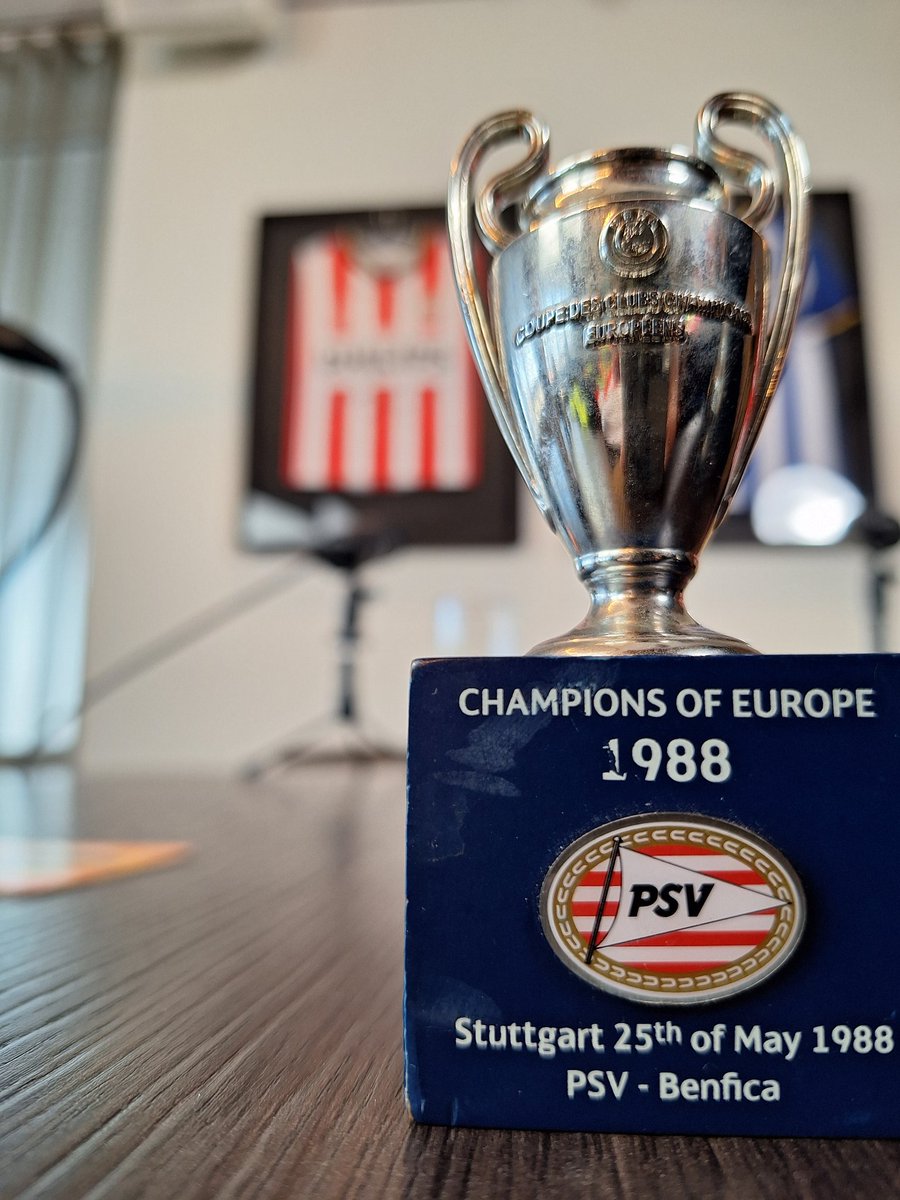 RoodwitPodcast's tweet photo. Ready, set, go!!! 
Opname van de nieuwe van #deRoodwitPodcast met @JoeyBorelli als speciale tafelgast is gestart. 

#PSV #PSVutr #PSVjuv #juvPSV https://t.co/nuYlgN7VvB