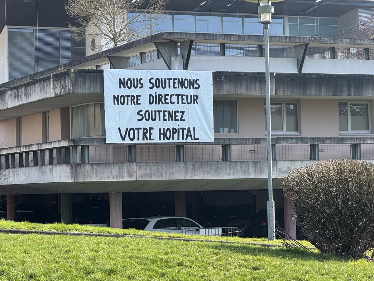 Les nouvelles banderoles signe que ce mouvement est inscrit dans le temps même dans l’éventualité d’un départ du directeur. Bon courage pour le prochain si la communauté soignante est piétinée humiliée..