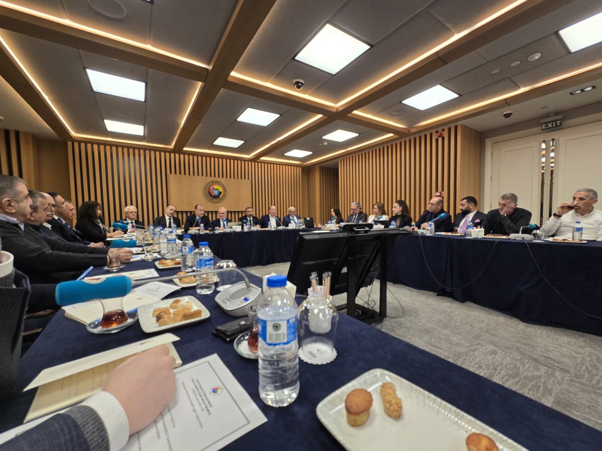 TOBB Türkiye Otomotiv Ticaret Meclisi İstanbul' da sektördeki kuruluşlar ve kamu temsilcilerinin katılımıyla toplandı.