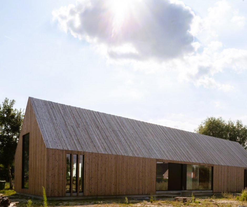 avinotimber's tweet image. This stunning project, designed by CAAN Architecten, features a modern barn aesthetic with natural pine cladding and expansive windows that connect the interior with the surrounding landscape.

Find out more - ow.ly/GTRm50UYpcx

#Architecture #TimberCladding