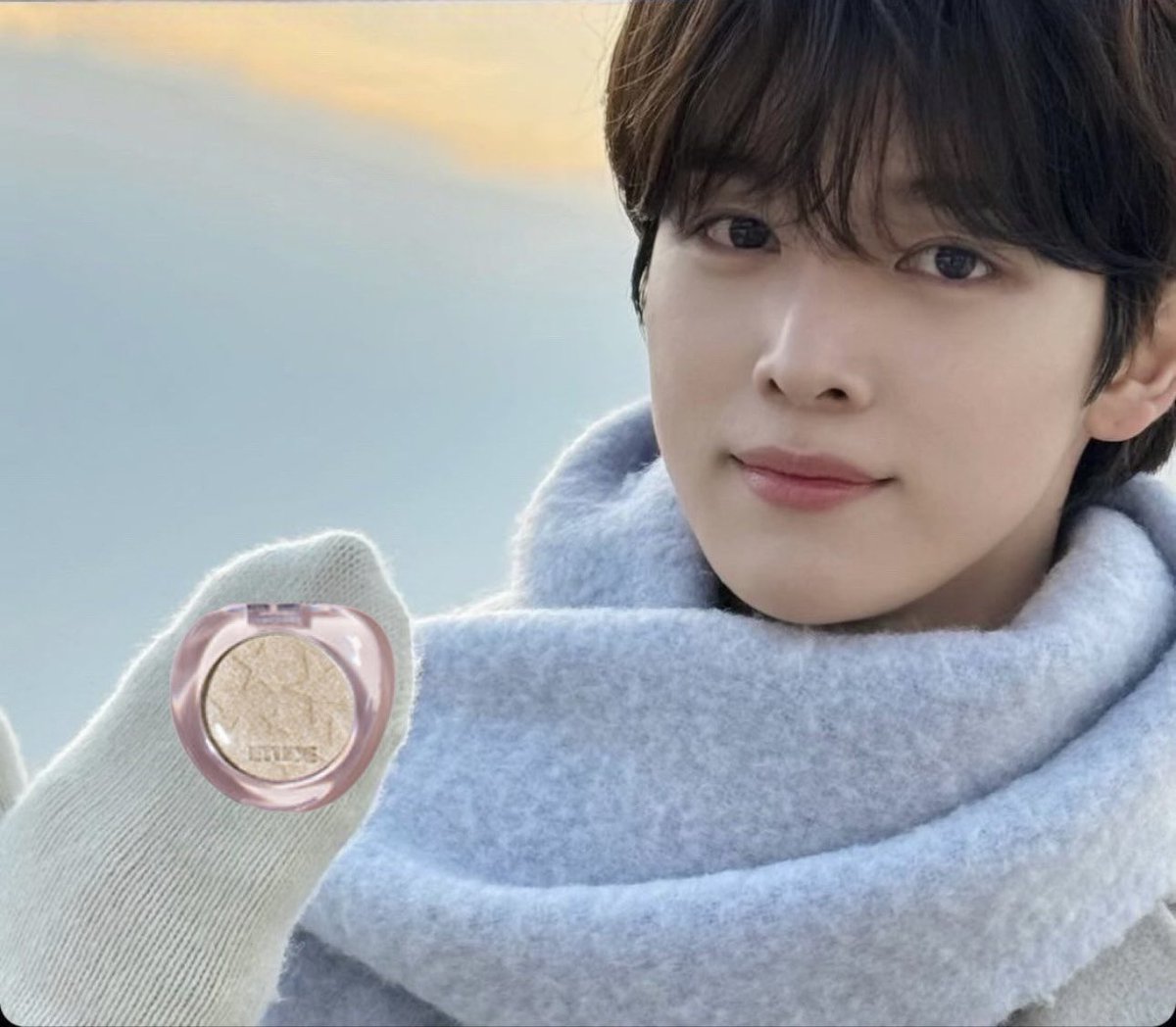 umjihappy_'s tweet photo. @etudeplay #에뛰드X라이즈_나의착붙섀도우_왓츠인마이아이즈 

성찬 싸폴이 내게로 와주셨으면,, 🧡

실제로 ”단독주연안개꽃“ 사용중인데 
눈앞 콕 콧끝 콕 하면 걍 미침. 
하이라이트 뺨이 아니라 다 재껴버림 다들 추천합니다 꼭꼭 사시길 ❣️ https://t.co/AzIo62yMvu