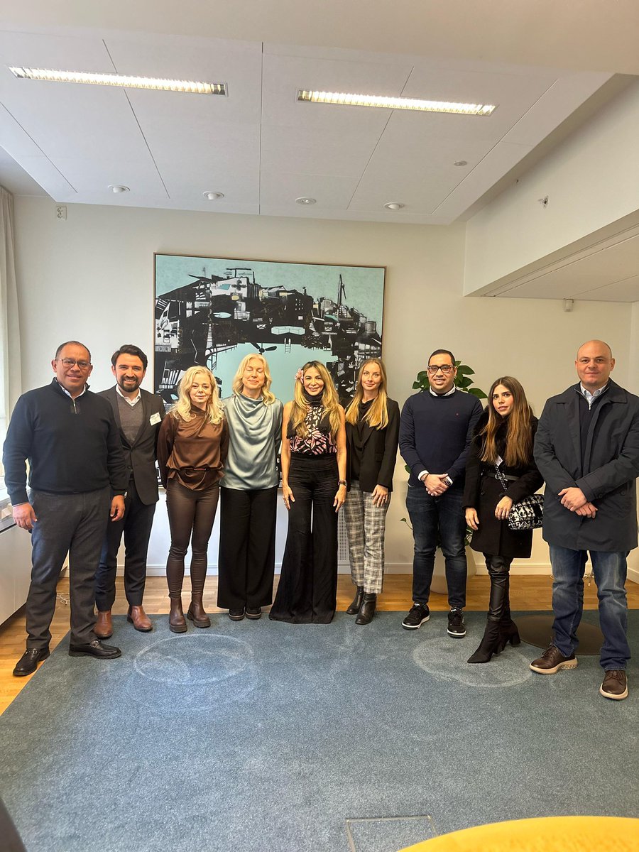 AnaMariaAljure's tweet photo. #AEstaHora nos reunimos desde @alcaldiabquilla con @eknexport en Estocolmo para estructurar proyectos que nos permitirán llevar nuevos buses al sistema de transporte en la ciudad para toda nuestra gente 🚍. https://t.co/Pnjvz0uJHL