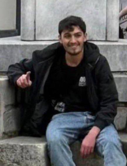 AMorelliMilano's tweet image. Questo demonio sorride dopo aver ammazzato un innocente, martire a 14 anni, e ferito 4 persone in Austria. 
Per mettere la firma punta il dito alludendo a “Maometto é l’unico Dio” mentre le comunita islamiche “integrate” e i “kompagni” se ne stanno tutti muti. 

Le nostre regole…