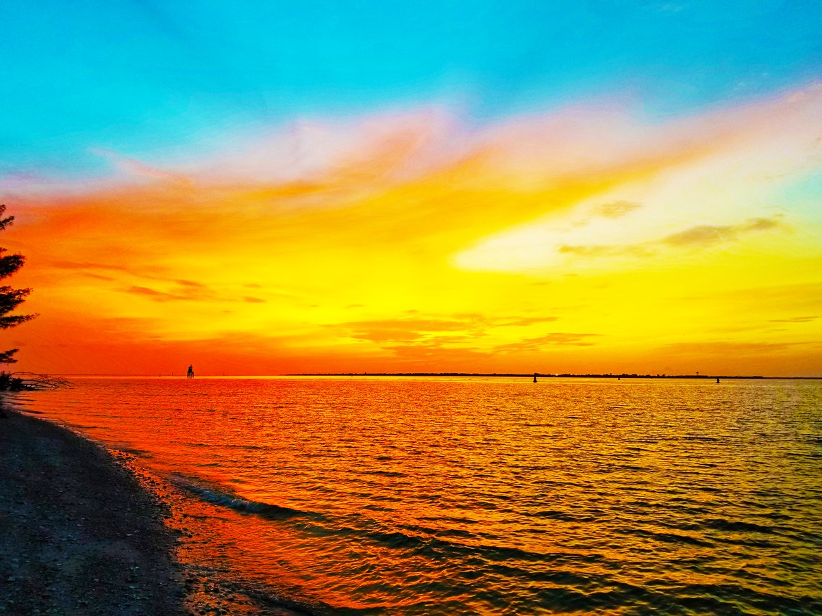 dogevolutionai's tweet image. Woke up to the sound of waves, $PINEKEY in my bag, and breakfast cooking over the open fire.  The Sun Breaking the Ocean Horizon.  

 The bull run breeze is strong today—are you ready? 

Stack up &amp;amp; stay ahead. 

GHAgf97Y4xsfRX61WoEx3b9mg6iDMQD6AsgnzEKopump

#PINEKEY #IslandVibes