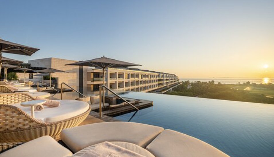 MyLatinLife's tweet image. By taking a flight to Latin America

you instantly go from middle class and struggling

to top 1% and living the high life