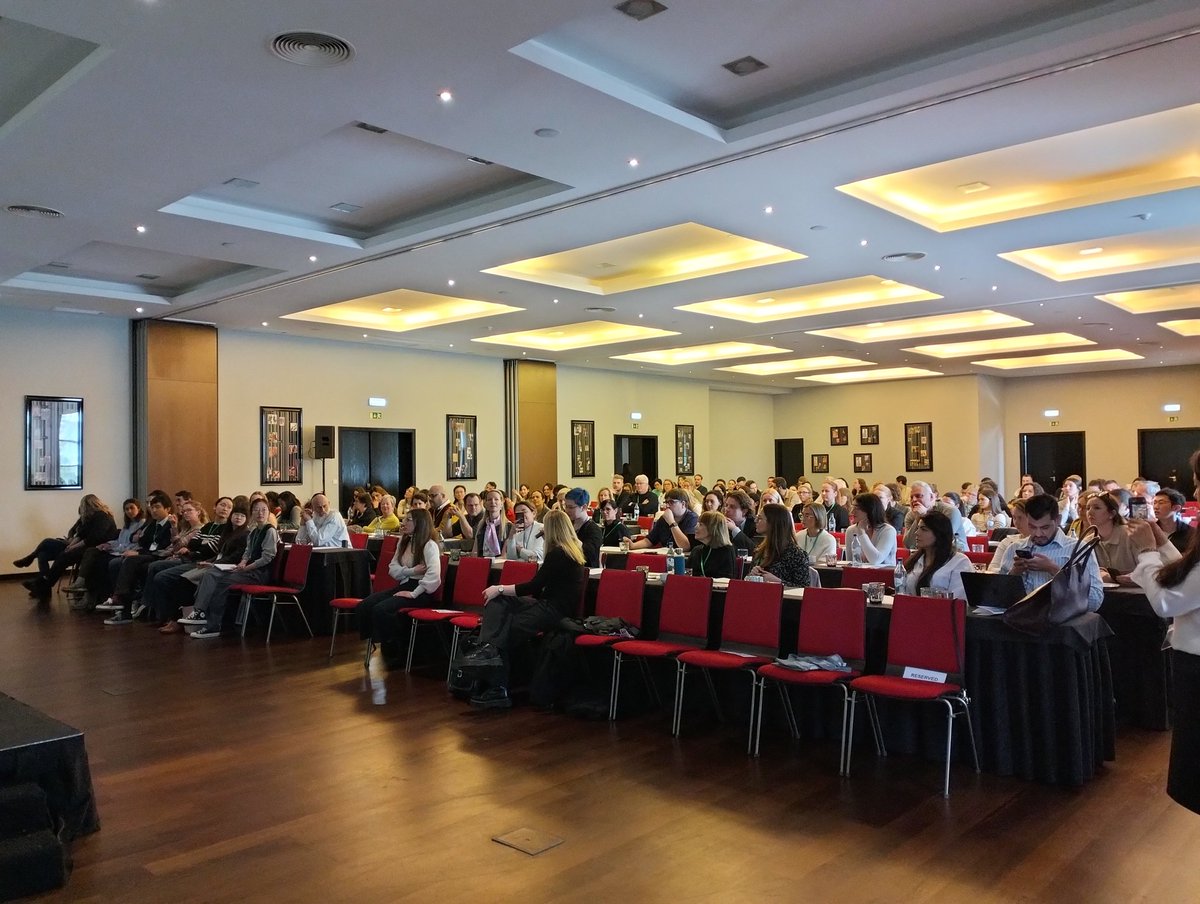A room packed with ovary-enthusiasts scientists: what a sight to hold ✨ #EOW2025