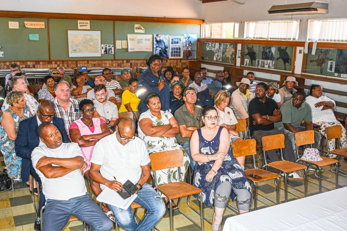 📍MEC Mase Manopole continues her district office visits, engaging with ZF Mgcawu staff to tackle challenges in agriculture &amp; environmental services. Focus: better resources, climate-smart farming, and rural development. 

#moderngrowingsuccessfulprovince
#ncdaerl