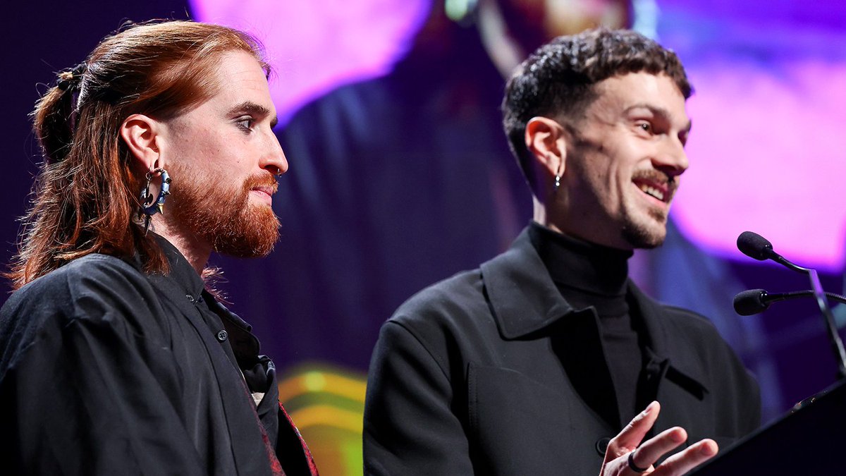 🏆 Los #LCIAlumni Arnau Martín e Ian García viajaron hasta Los Ángeles para representar a <a href="/nomadastudiobcn/">Nomada Studio - NEVA & GRIS</a> en la 52ª edición de los <a href="/AnnieAwards/">AnnieAwards</a>.

➡️ Allí recogieron el premio a Mejor Personaje de Animación en un Videojuego por "Neva".

🔗 Más detalles: tinyurl.com/y5ky8b26.