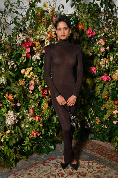 SHE’S SO ELEGANT MY GOD LET ME BE YOUR WOMAN