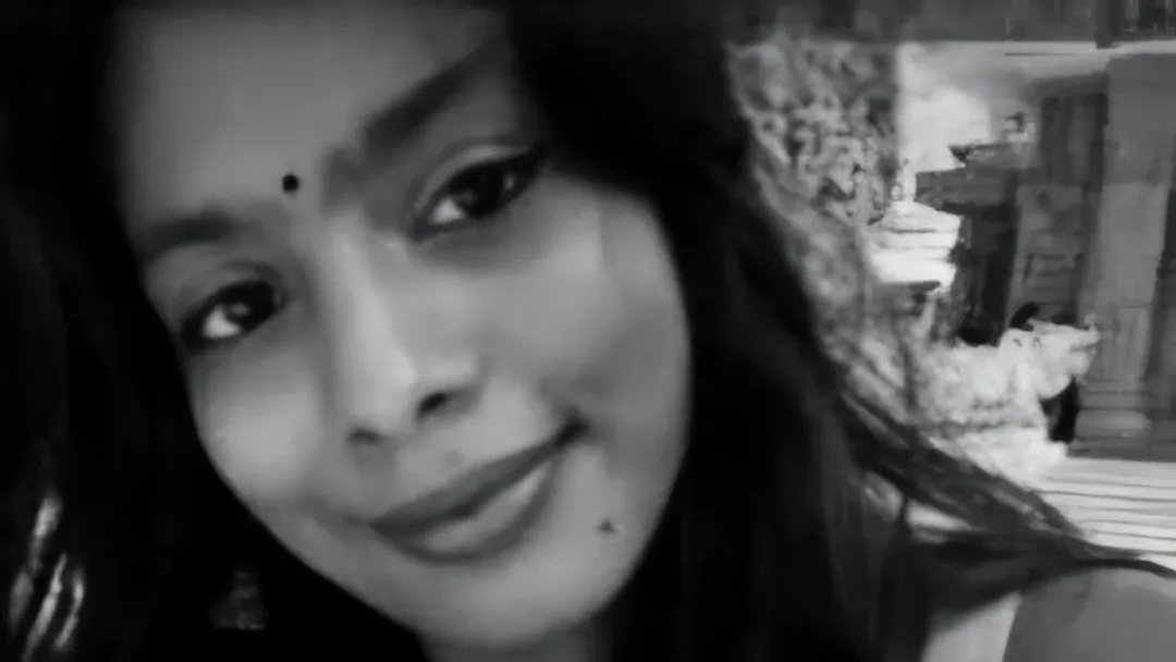 Breakingmyr's tweet image. A Nepali student, Prakriti Lamsal, was found dead in her KIIT University hostel, with reports suggesting she faced harassment from her ex-boyfriend.   In response, Nepali students protested, demanding justice. 

#JusticeForPrakriti #harrasment #Odisha  
x.com/Jackyaarkyun/s…