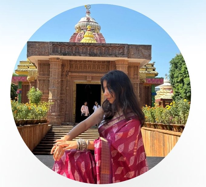 Breakingmyr's tweet image. A Nepali student, Prakriti Lamsal, was found dead in her KIIT University hostel, with reports suggesting she faced harassment from her ex-boyfriend.   In response, Nepali students protested, demanding justice. 

#JusticeForPrakriti #harrasment #Odisha  
x.com/Jackyaarkyun/s…