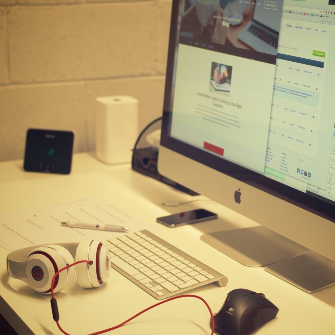 beewebhosting's tweet photo. 🛠️ En Bee Web Hosting trabajamos para brindarte atención eficiente y resolutiva. 🐝

Tu tranquilidad es nuestra prioridad. 
¡Estamos aquí para ayudarte a que tu sitio web funcione siempre de la mejor manera! 🌐💡 https://t.co/TTpEXtnHUJ https://t.co/zYxfR3QNWj