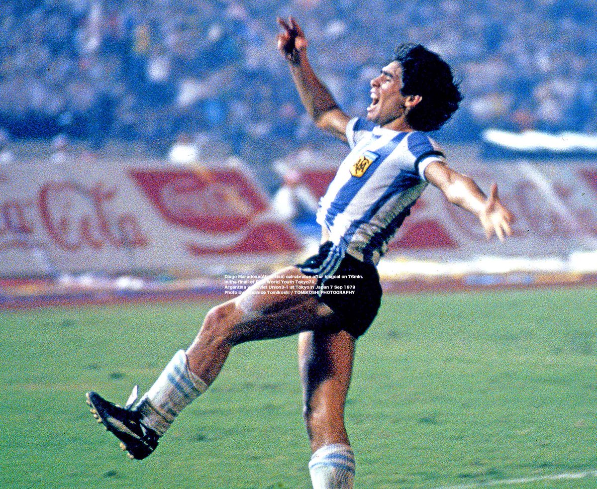 Diego Maradona(Atgentina) celrebrates after hisgoal on 76min. in