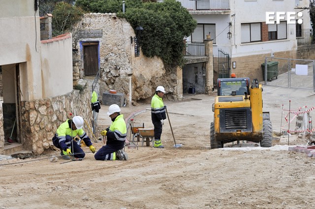 El Gobierno ingresa los primeros 658 millones de euros a 31 municipios afectados por la dana.

efe.com/espana/2025-02…