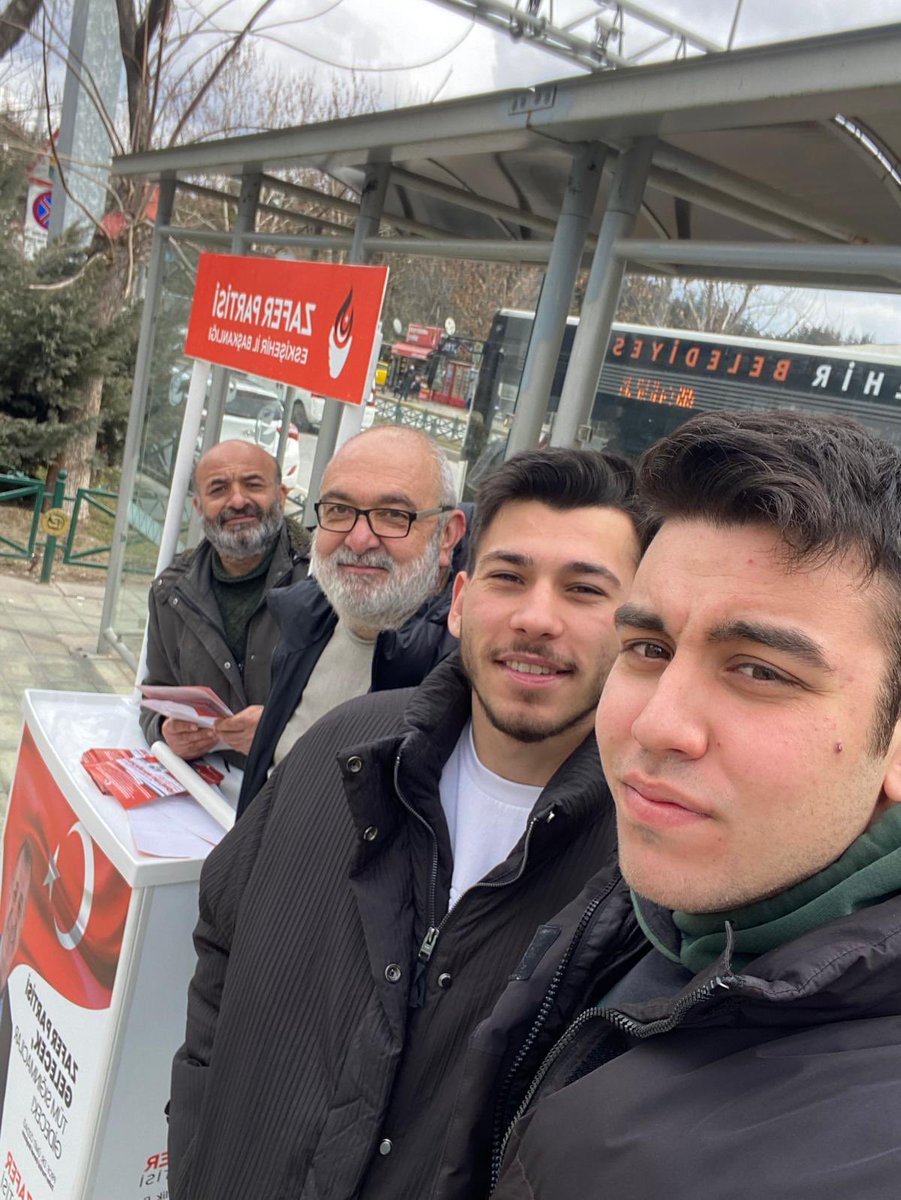 Parti binamızın önünde, AÖF binasının önünde ve ESOGÜ önünde stantlarımızı açtık, çalışmalarımızı sürdürüyoruz.

23 Şubat Pazar günü saat 14.00’de 2. İhanet sürecine dur demek için hepinizi Odunpazarı Meydanı’na bekliyoruz.

#ÜmitÖzdağYalnızDeğildir
#ÜmitÖzdağaÖzgürlük