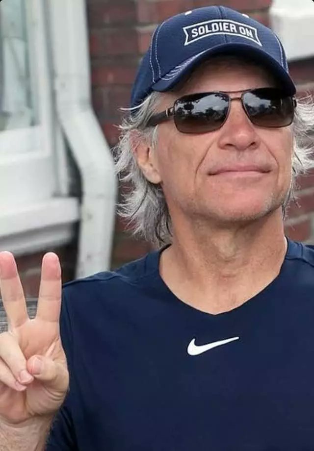 Bon Jovi (@jovibon49915) on Twitter photo 