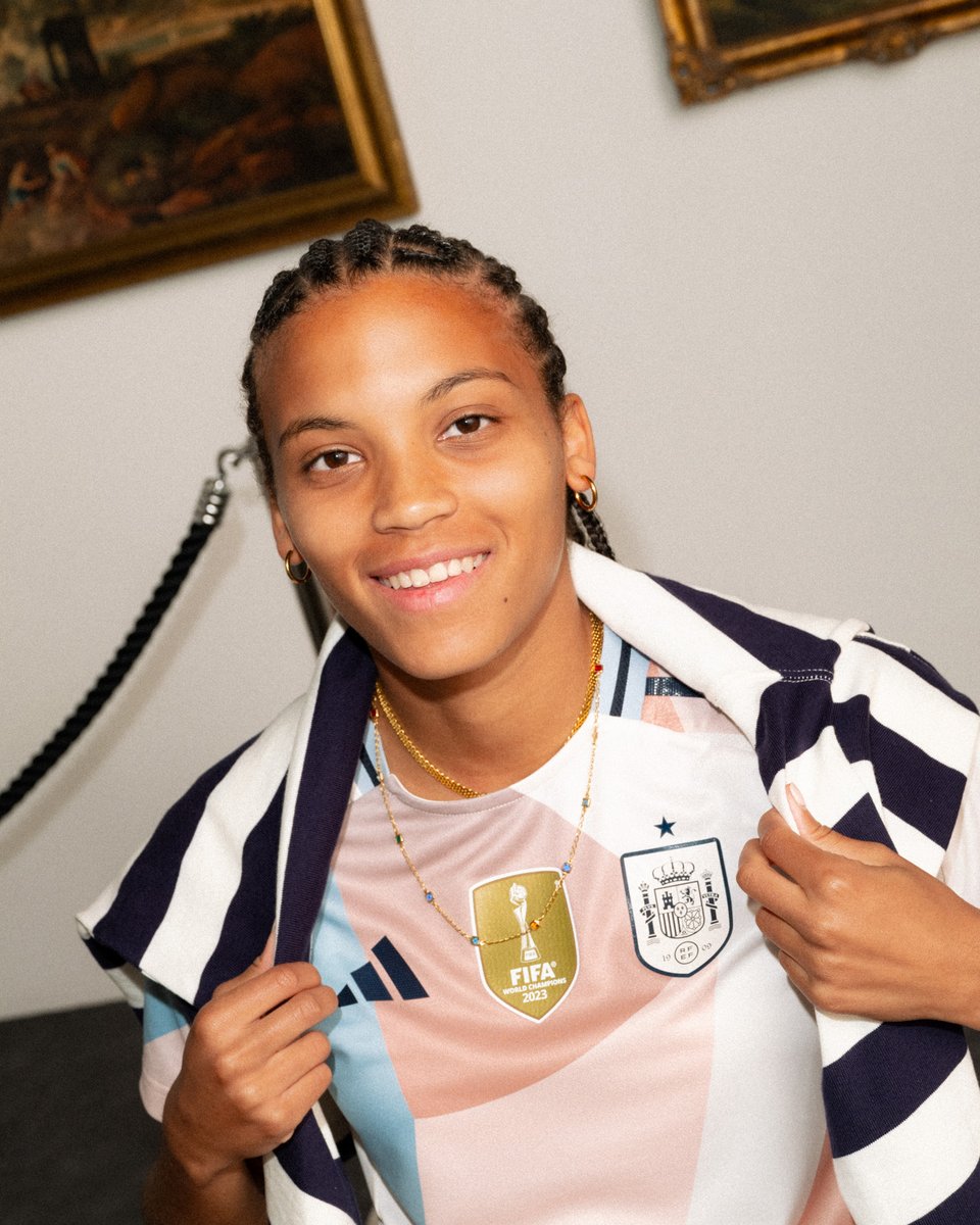 SEFutbolFem's tweet photo. 🤩 No afición: NO ES FAKE.

¡Esta maravilla de @adidas_es será nuestro 𝗮𝘄𝗮𝘆 𝗸𝗶𝘁 para la #WEURO2025!

🤔 Y la única pregunta posible: ¿con qué dorsal la queréis?

#JugarLucharYGanar https://t.co/gshM0e4nEM