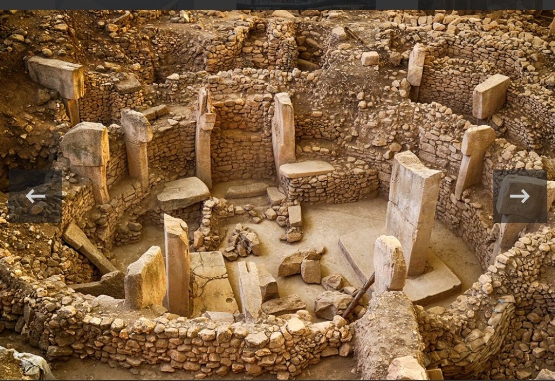 4 kutsal kitaba göre 6 bin yıl önce yaşamış herkes Âdem'in çocuğuydu.
Oysa,
Göbeklitepe 12 bin yıl öncesine ait.

Bu gerçeğe göre,4 kitapta yalan söylüyor.
