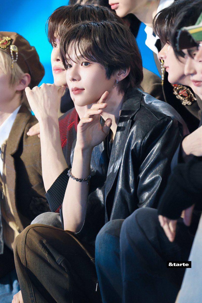 눈이 왕방울이야
기염따……😍😍