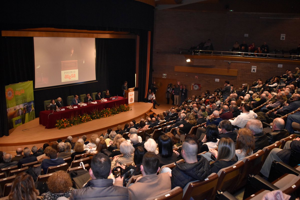 🌼🤝Este venres voltaremos ao auditorio da Facultade de Veterinaria de Lugo para entregarlle o XXV Premio Aresa a #Traloagro

Durante a gala, Senén Barro, exreitor da <a href="/UniversidadeUSC/">USC</a>, será o encargado de desenvolver a conferencia maxistral titulada “IA? Ti vai facendo”.