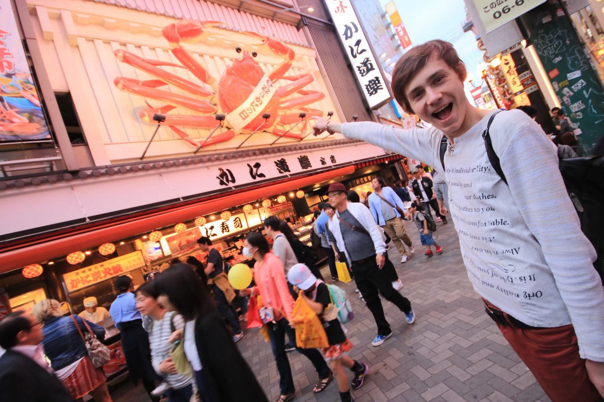 ArturGalata's tweet photo. 今、日���は外国人旅行者がめっちゃ多いようですが、蕎麦をすする音が嫌だとか、ベジタリアン料理が少ないだとか、英語が通じないだとか、そんな不満を言いながら旅行するより、『郷に入っては郷に従え』の精神で色々楽しんだ方が良い思い出になるから、マナーを守って日本をエンジョイしてほしい。 https://t.co/0L3xSMJTLV