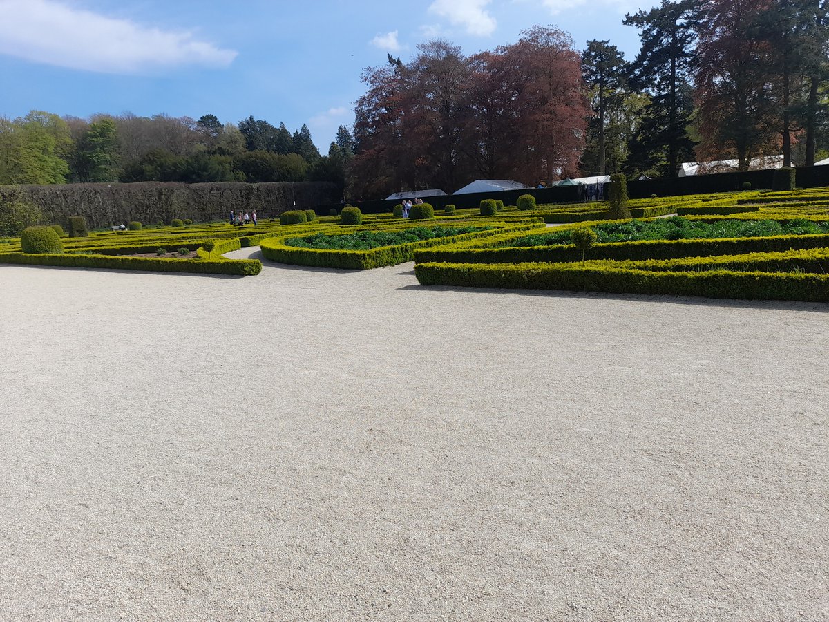 Irwin’s Soft Path Gravels – graded from 8mm down to fine dust. When compacted the finer particles knit together to form a firm, yet porous surface. SUDS friendly surface allowing water to gently percolate through it.
Ideal for pathways &amp; driveways in a wide range of colours.