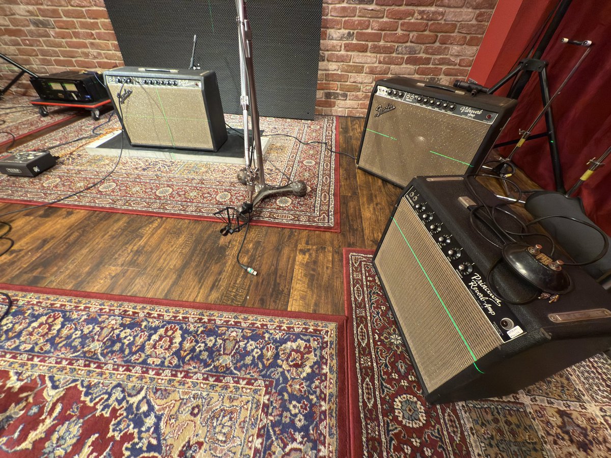 tacosoundsmusic's tweet image. 怒涛のフェンダーアンプIR作成週間🔥

1 x 15 Vibroverb
1 x 12 Deluxe Reverb
1 x 10 Princeton

さすが名器達
ガッツリ鳴らしたときのドライブ感か最高です。
なるべく早くお届けできるように進めてます🚩

#fender #impulseresponse 
#TacoSounds