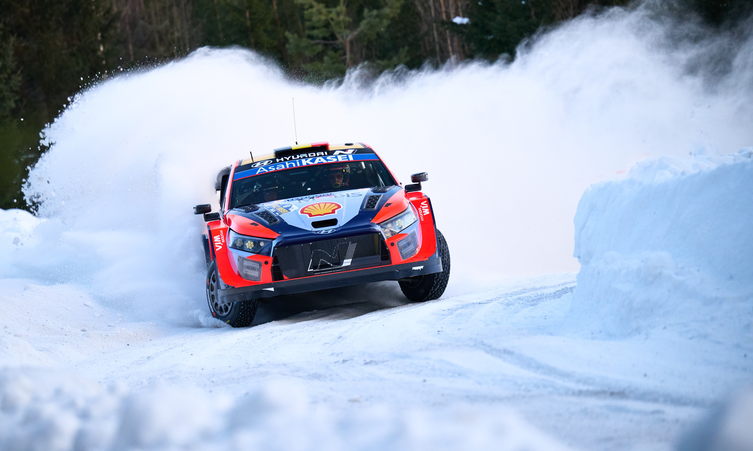 ELCHEMOTOR's tweet photo. ELCHEMOTOR: Sun 16 Feb 2025  Evans se mantiene firme y gana el... https://t.co/bMVLzuw8aR https://t.co/TvgTDJ4wbF
