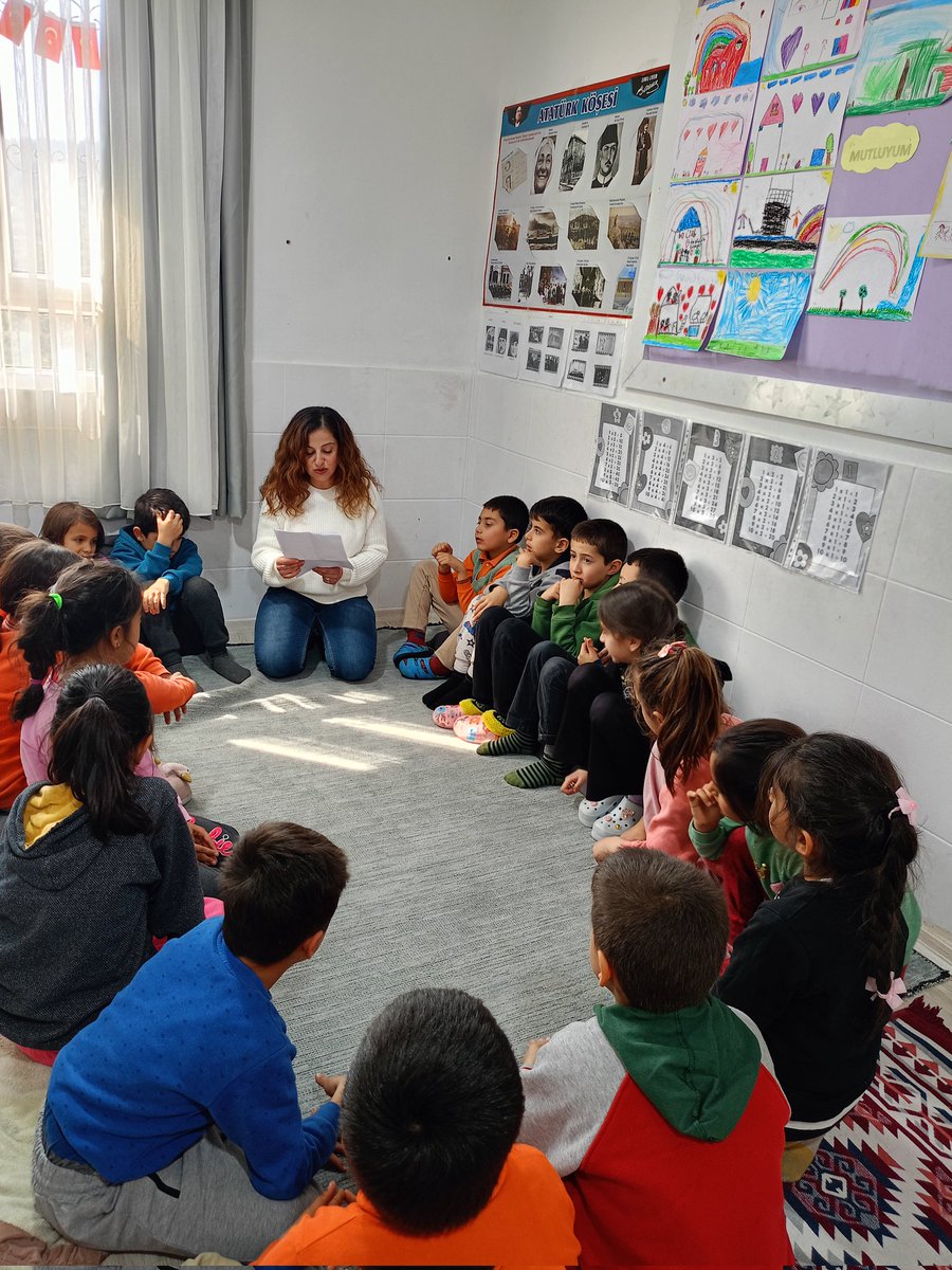 Elif69022196's tweet photo. Velilerimle öğrenme yolculuğumuz devam ediyor.. "Ailem sınıfımda" Etkinliğimiz.. Masalla güzelleşen günümüz.. 
@fazilet_durmus 
@Yusuf_acikyoruk 
@MersinMEM 
@erdemli_mem https://t.co/BSWE7QAgRu