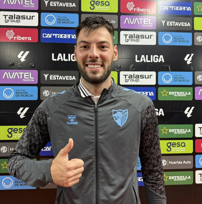 - Puedes ir a la playa y bañarte en pleno Febrero.
- Tu equipo de Básket le pasa la manita a todos los demás.
- Vas a un estadio con 25.000 personas a disfrutar pase lo que pase.
- Tenemos playa (Sevilla tiene un río verde)

MÁLAGA PROVINCIA.