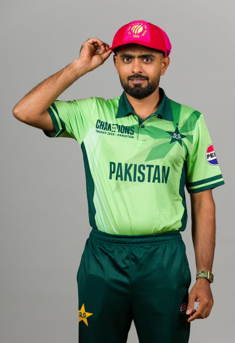 CallMeSheri1_'s tweet photo. Babar Azam with the ICC T20I Team of the Year cap. ❤️ https://t.co/4jOjNuvTdI