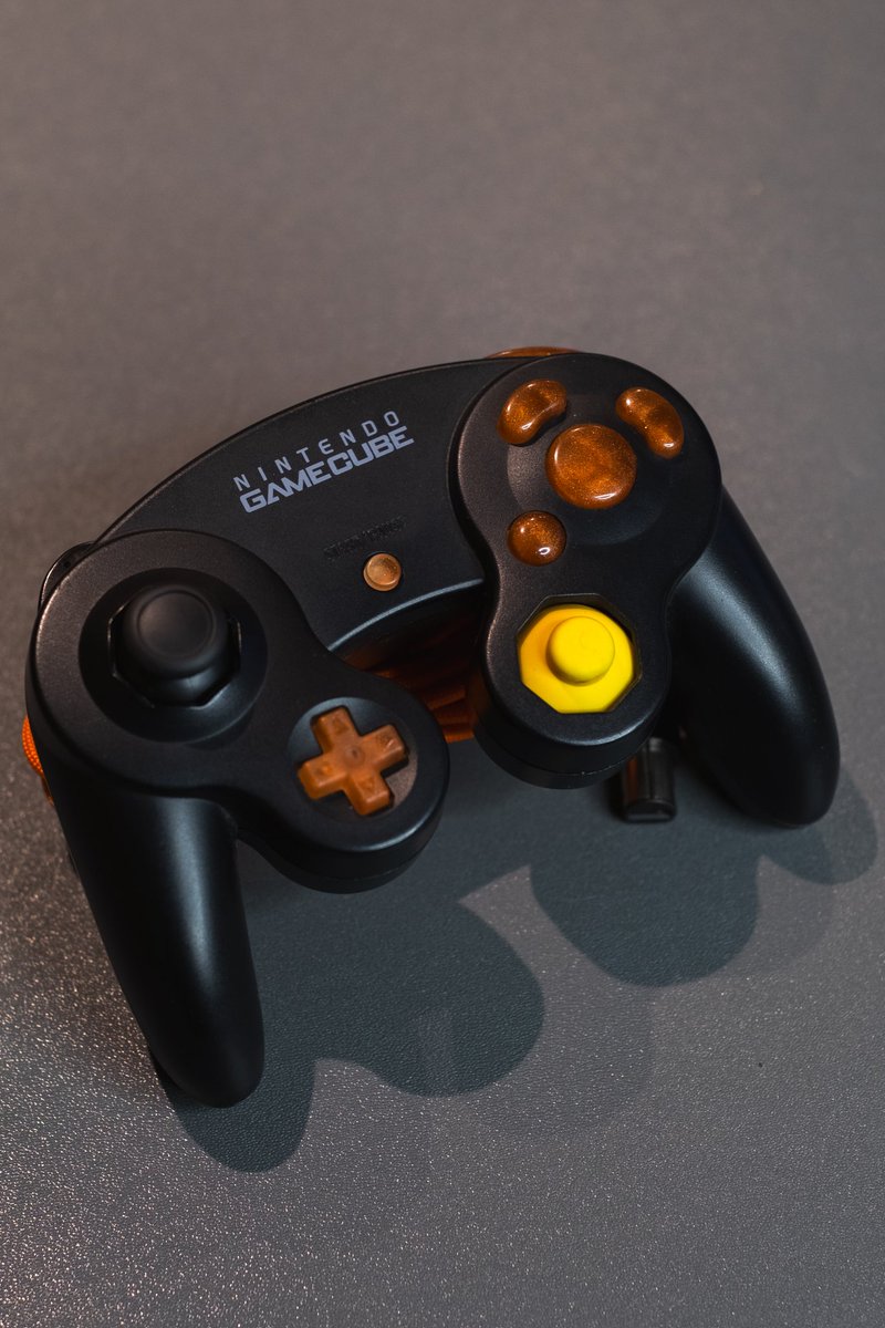 Just a heads up!

I still got some controllers available on the MarioCube website. Some are even discounted. Go check it out.👌🏽

mariocube.nl/GameCube_Speli…