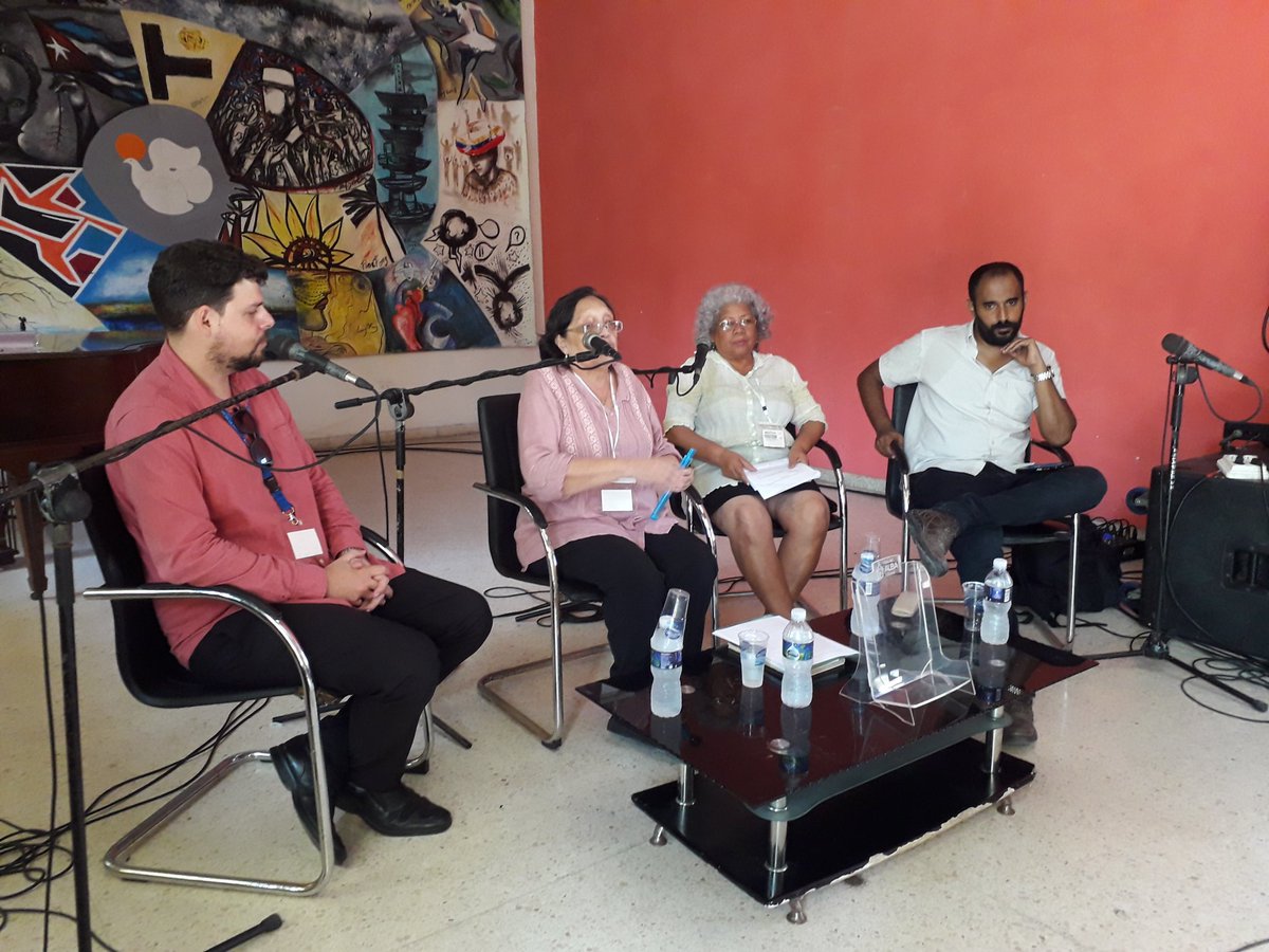 Inició el Encuentro de Historiadores
Papel  "José Martí y la Guerra necesaria".
Panelistas: 
Dra.C María Caridad Pacheco, Vicepresidenta de la Unhic. 
Dra.C Damaris Torres,  Profesora de la Universidad de Oriente. 
Dr.C Fabio Fernández, Profesor de la Universidad de La Habana.