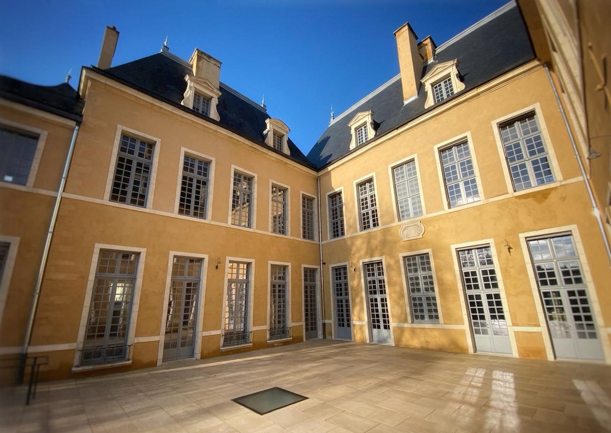 Nous recherchons un(e) gardien(ne) pour nous aider à gérer ce magnifique bâtiment et ses jardins, ainsi que pour soutenir l’équipe de l’OIV. 
Offre d'emploi ici : buff.ly/431nX1e #emploi #gardien #dijon