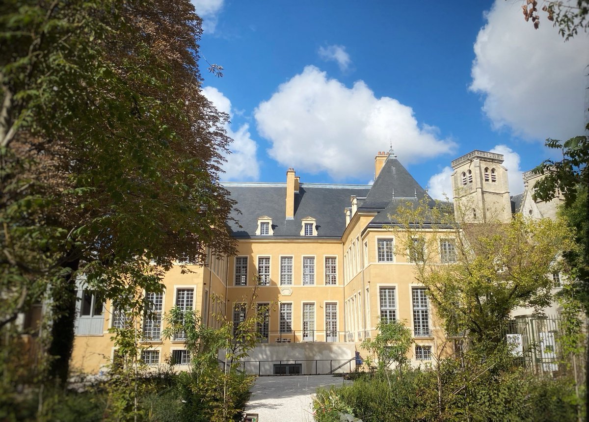 OIV_int's tweet image. Nous recherchons un(e) gardien(ne) pour nous aider à gérer ce magnifique bâtiment et ses jardins, ainsi que pour soutenir l’équipe de l’OIV. 
Offre d'emploi ici : buff.ly/431nX1e #emploi #gardien #dijon