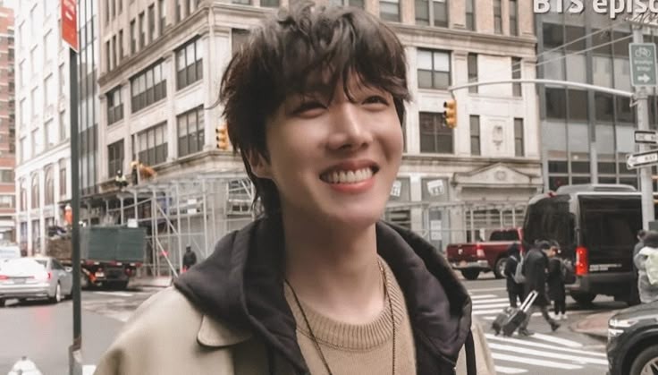 Feliz aniversário my sunshine ☀️🤍

#HappyjhopeDay
#HappyBirthdayjhope
#JHOPEDAY
#HobiPowerDAY
#OurHobiPower
#EternalHOPEjhope
#AlwaysWithUARMYHOPE

HAPPY J-HOPE DAY
KING OF STAGE J-HOPE