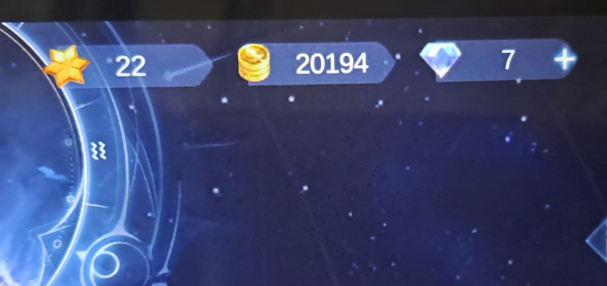 emiyasterr's tweet photo. Kok ada sih orang kaya gini): orang asing log in ttb... semua saving ku (coa dan dm) udh habis dan kredit skor nurun. Ga itu aja, afinitas dan temen²ku di unfoll ama org ini ueueue😭😭 https://t.co/PgLRNike00