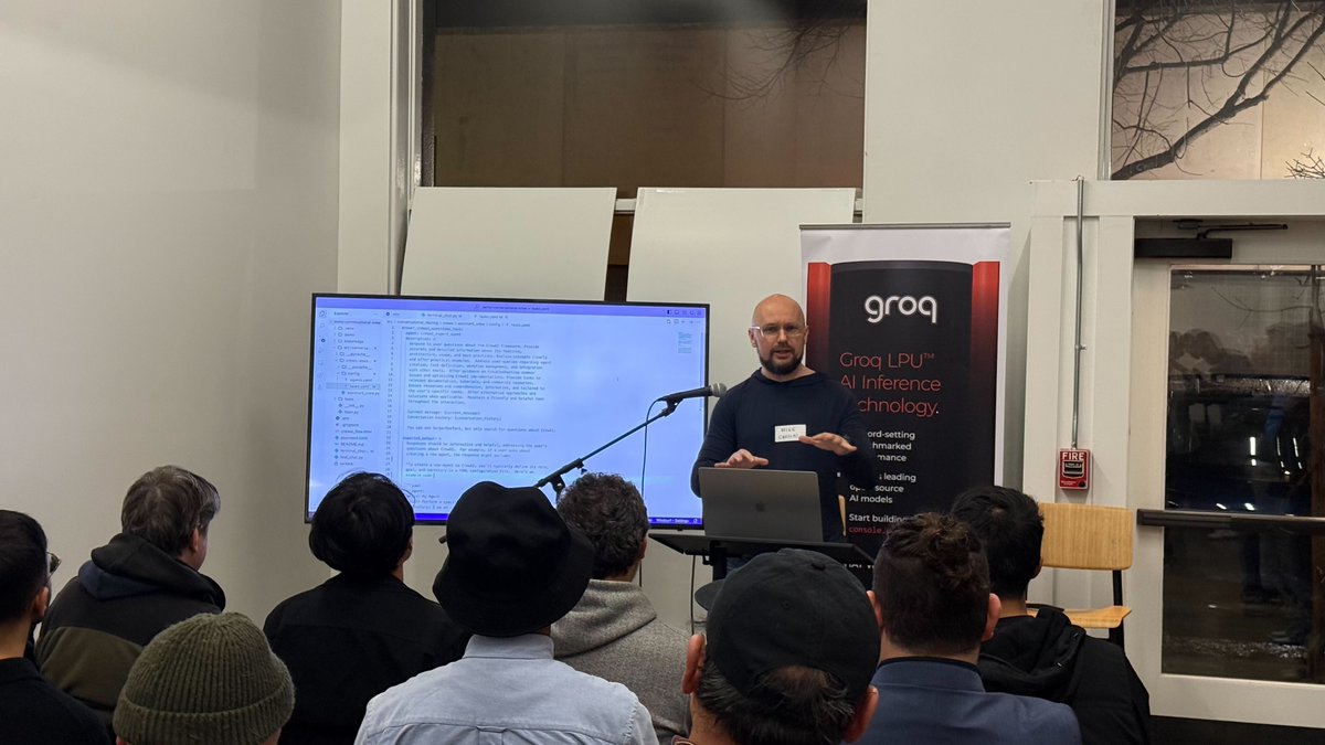 GroqInc's tweet image. 💪 Mike Plachta demoed @crewAIInc's intelligent ticket support system, designed to streamline and automate responses to customer support requests.  
💪 Patricia Wei demoed translation using Groq and streaming APIs with @flutterflow  
Subscribe to find out about our next meetups -…