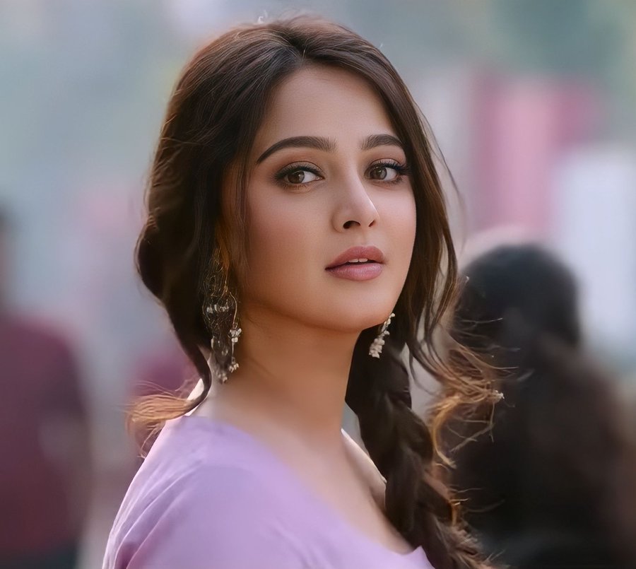 Pranushkafan_'s tweet image. For Those People Who Think After #SizeZero/#injiiduppazhagi Her Beauty got Effected Here's the Answer For Them From The DOP of Her Upcoming Movie* if  Anushka Shetty is in the frame, I feel a lack of satisfaction in my work. #AnushkaShetty is such a beautiful woman*