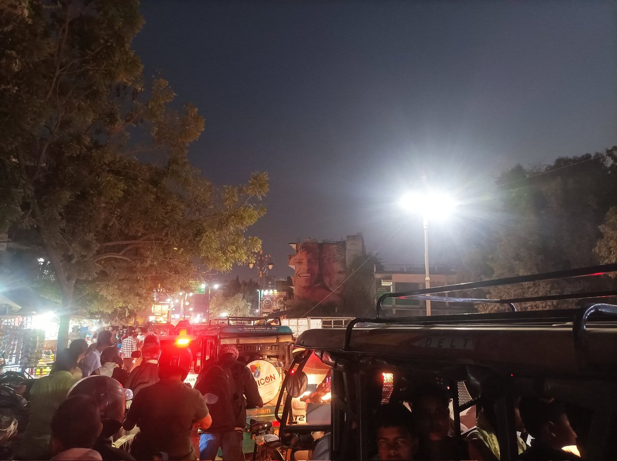Avinash Kumar Pandey (@kumaravpandey) on Twitter photo लंका पर जाम क्या आम बात है ? <a href="/myogiadityanath/">Yogi Adityanath</a> <a href="/adgzonevaranasi/">ADG ZONE VARANASI</a> <a href="/varanasipolice/">POLICE COMMISSIONERATE VARANASI</a> लंका पर जाम क्या आम बात है ? <a href="/myogiadityanath/">Yogi Adityanath</a> <a href="/adgzonevaranasi/">ADG ZONE VARANASI</a> <a href="/varanasipolice/">POLICE COMMISSIONERATE VARANASI</a>