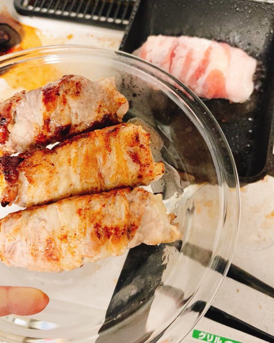 悲しみの2便目……iwakiパイ皿(万能調理具)に一旦避ける……予熱調理だもん😭 