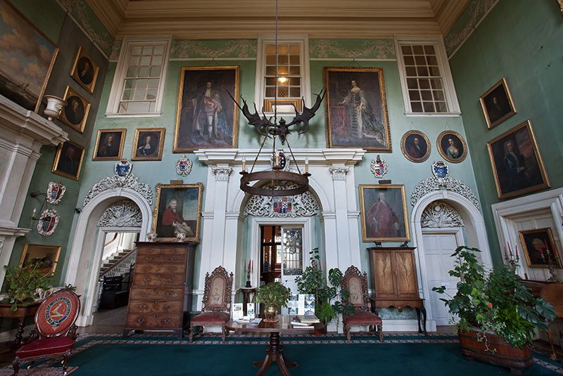 🏡 Step into history at Beaulieu House &amp; Gardens! 🌿  
Overlooking the River Boyne, this 17th-century gem has been home to the same family since 1666. Its stunning walled garden, is one of Ireland’s oldest!  
🌸 Plan your visit: bit.ly/3Q2f9jZ  
#VisitLouth