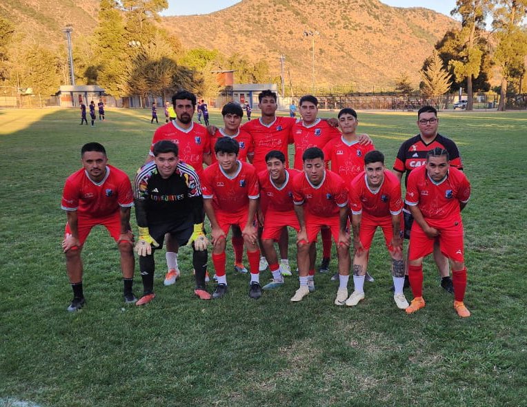 sinmiedocsd's tweet photo. Triunfo 6-4 vs los amigos de #sacamedelvicio en beneficio de la junta de vecinos de la villa Bicentenario de Peumo

@7k.vicho ⚽️ 
#maury ⚽️ ⚽️ 
sebazu10 ⚽️ ⚽️ 
#josemanuel ⚽️ 

#sentimientosinmiedo https://t.co/NhoTBHAE4R