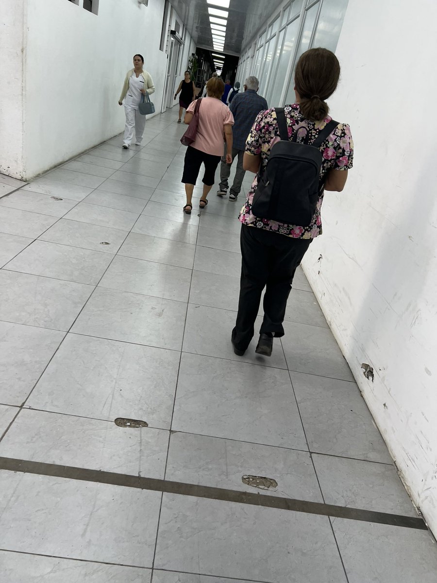 GladysArdon's tweet photo. Señores @SaludSV @FranAlabi @HRosalesSV estoy de acuerdo que inviertan en infraestructura y mis felicitaciones por eso, creo que es inhumano que al mover los servicios no exista la información necesaria y desconocimiento total de la ubicación de ellos

(Sigue) https://t.co/0obNnW7vlI