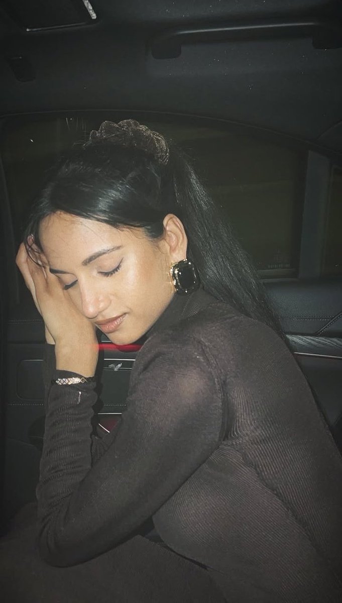 I’M IN LOVEEEE SHE’S SO CUTE