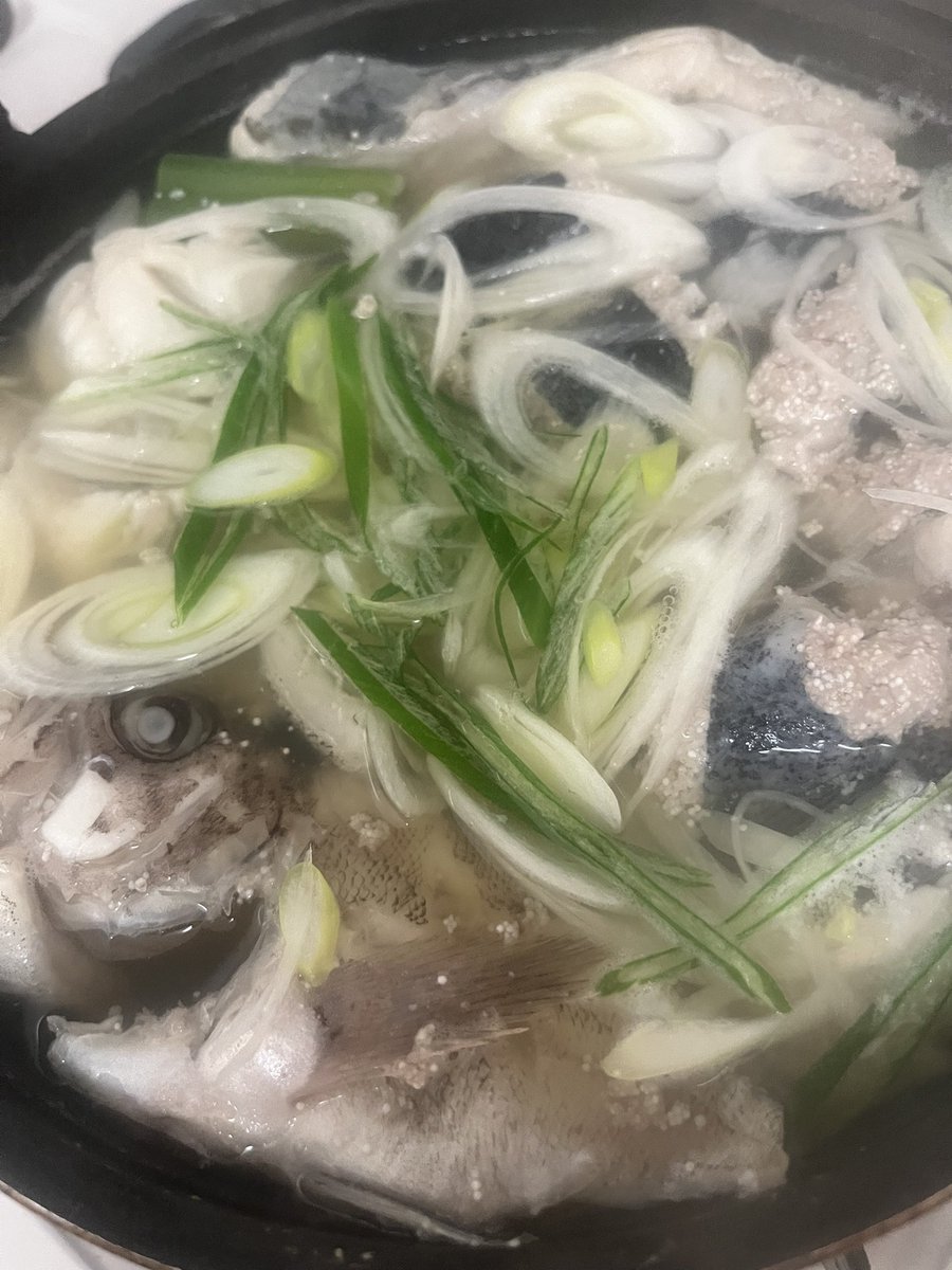 fishing_beginn's tweet photo. どれもこれも白子は抜けてて鱈子は残ってた！！！

鱈と鱈子とその他外道で塩炊き！ https://t.co/dQYw3oeXWJ