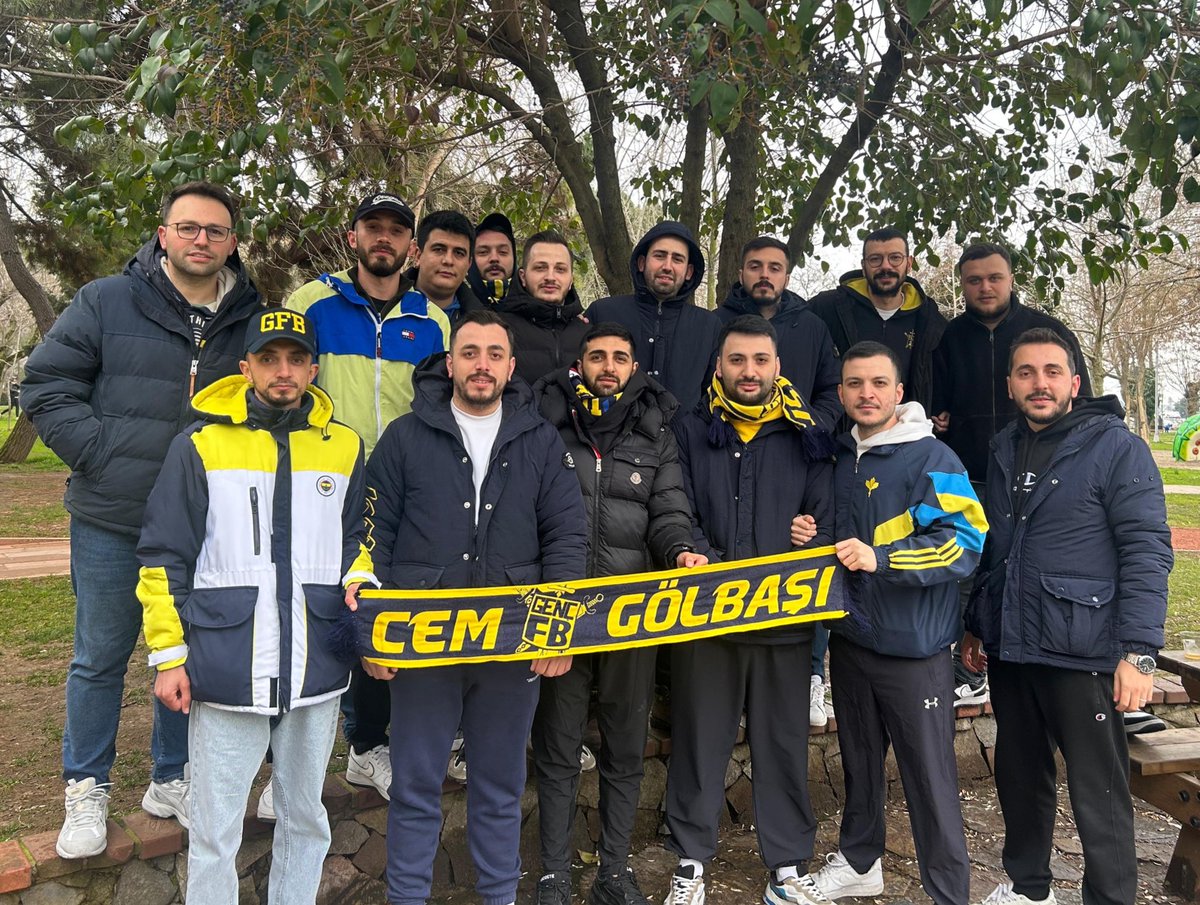 Bizim yolumuz bize doğru , biz yolumuzdan dönmeyiz .

CEM GÖLBAŞI !